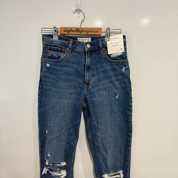 NWT Abercrombie & Fitch Ultra High Rise Mom Jean - Picture 8 of 9